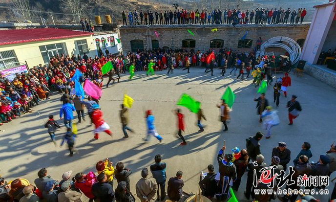 观摩“撵虚耗” 南康庄别样民俗年味浓 （组图）