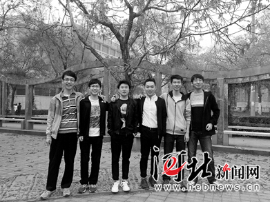 “最牛考研宿舍”六人合影 “最牛考研宿舍”六人合影