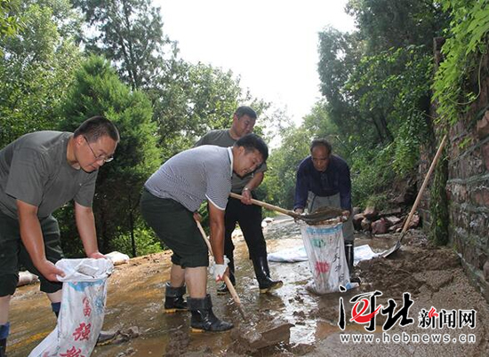 邢台抗大陈列馆抗洪救灾先锋队 秉承抗大精神站在第一线