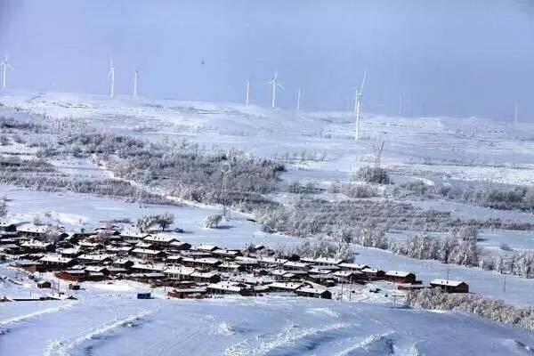 美如仙境！一大波草原天路雪景图刷爆朋友圈