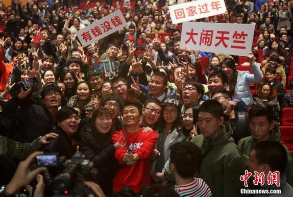 王宝强石家庄为其处女作电影造势